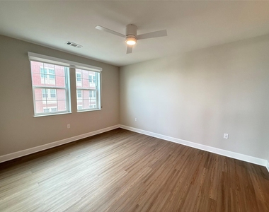 716 Waugh Drive - Photo Thumbnail 3