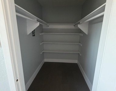 1125 Ann Street - Photo Thumbnail 4
