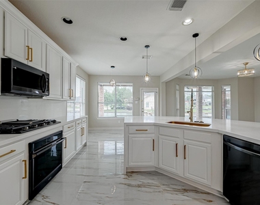 11954 Galentine Point - Photo Thumbnail 14