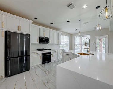 11954 Galentine Point - Photo Thumbnail 12