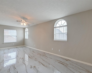 11954 Galentine Point - Photo Thumbnail 24