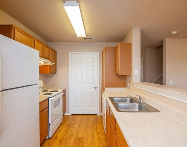 5606 Saint David Lane - Photo Thumbnail 4