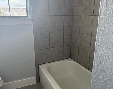 1125 Ann Street - Photo Thumbnail 5