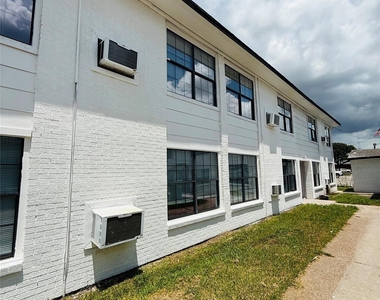 1125 Ann Street - Photo Thumbnail 6