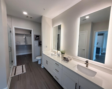 716 Waugh Drive - Photo Thumbnail 4