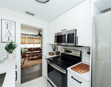 809 10th Avenue N - Photo Thumbnail 19