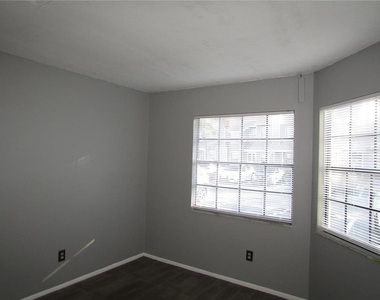 12715 Raeburn Way - Photo Thumbnail 10