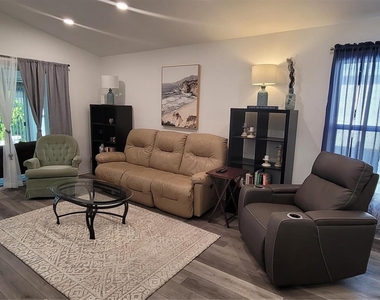 14277 Palm Terrace - Photo Thumbnail 10