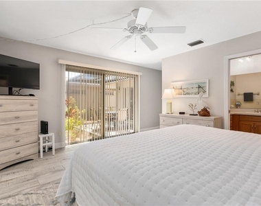 6005 Midnight Pass Road - Photo Thumbnail 16