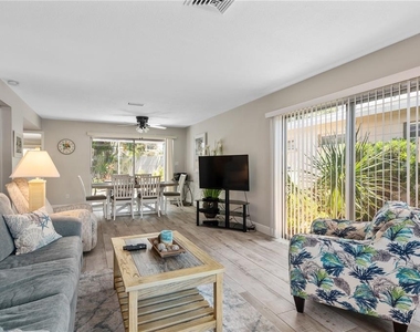 6005 Midnight Pass Road - Photo Thumbnail 5