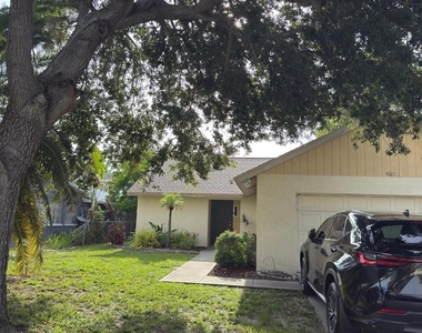 4607 21st Street W - Photo Thumbnail 1