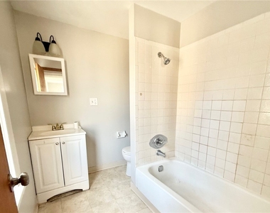 927 Vankirk St - Photo Thumbnail 5