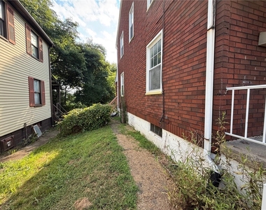 927 Vankirk St - Photo Thumbnail 7