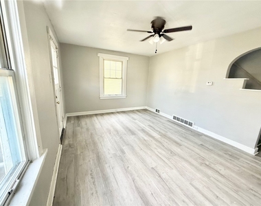 927 Vankirk St - Photo Thumbnail 1