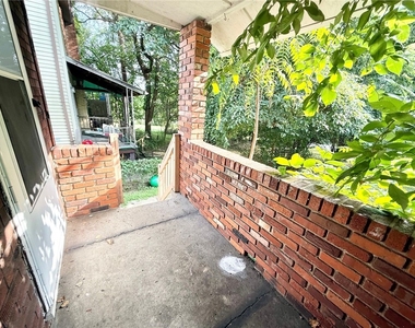 927 Vankirk St - Photo Thumbnail 6