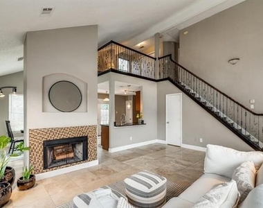 8164 Heritage Place Drive - Photo Thumbnail 8