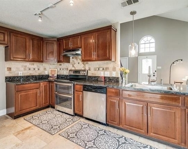 8164 Heritage Place Drive - Photo Thumbnail 3