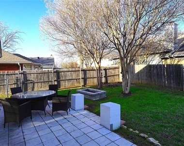 8164 Heritage Place Drive - Photo Thumbnail 7
