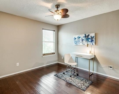 8164 Heritage Place Drive - Photo Thumbnail 5