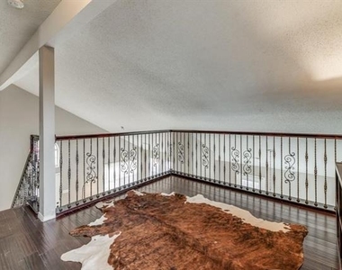 8164 Heritage Place Drive - Photo Thumbnail 6