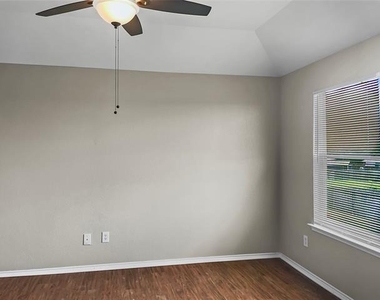 213 Long Prairie Drive - Photo Thumbnail 9