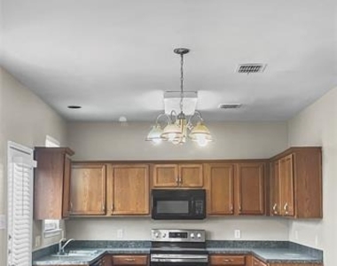 213 Long Prairie Drive - Photo Thumbnail 4