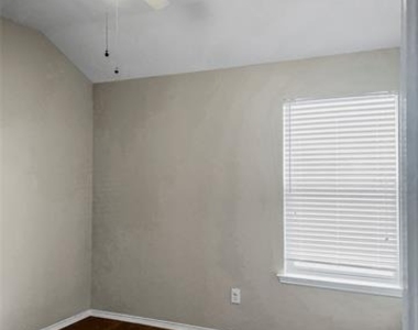 213 Long Prairie Drive - Photo Thumbnail 6