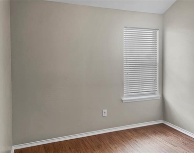 213 Long Prairie Drive - Photo Thumbnail 7