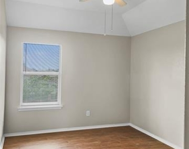 213 Long Prairie Drive - Photo Thumbnail 12