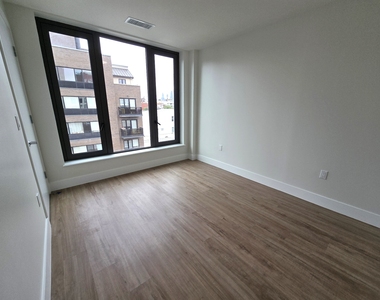 31-11 28th Road - Photo Thumbnail 3