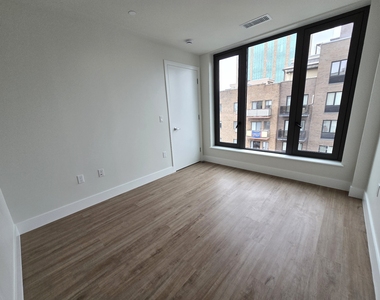 31-11 28th Road - Photo Thumbnail 2