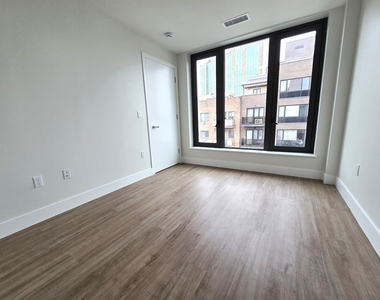 31-11 28th Road - Photo Thumbnail 4