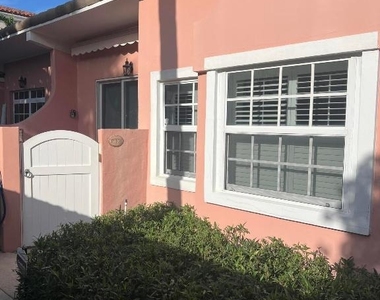 142 Peruvian Avenue - Photo Thumbnail 2