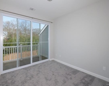 104 Sutton Court - Photo Thumbnail 6