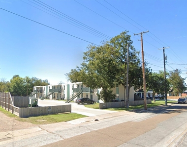 1109 E North Street - Photo Thumbnail 5