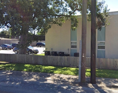 1109 E North Street - Photo Thumbnail 6