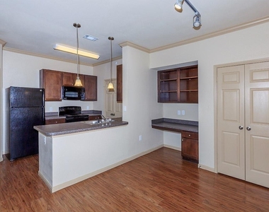 332 Independence Drive - Photo Thumbnail 8