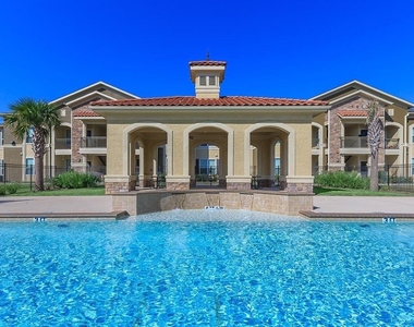 332 Independence Drive - Photo Thumbnail 3