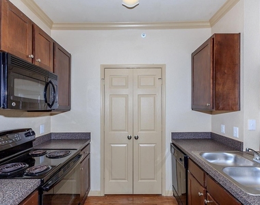 332 Independence Drive - Photo Thumbnail 7