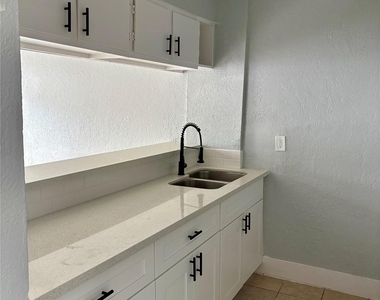 1125 Ann Street - Photo Thumbnail 7
