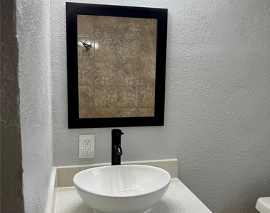 1125 Ann Street - Photo Thumbnail 4