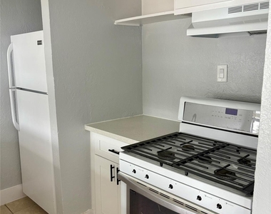 1125 Ann Street - Photo Thumbnail 8