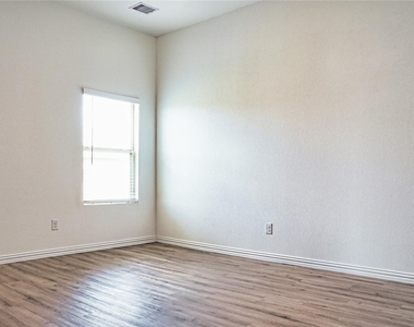 3358 Avary River Lane - Photo Thumbnail 10
