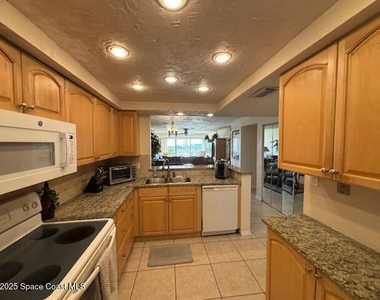 1305 S Atlantic Avenue - Photo Thumbnail 2