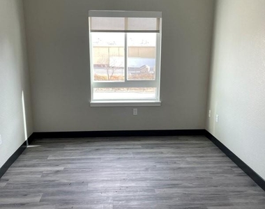 5352 Allison St - Photo Thumbnail 8