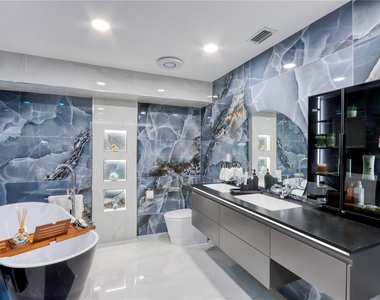 2500 Rio Lisbo Court - Photo Thumbnail 12