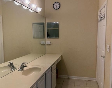 6335 Contessa Drive - Photo Thumbnail 7