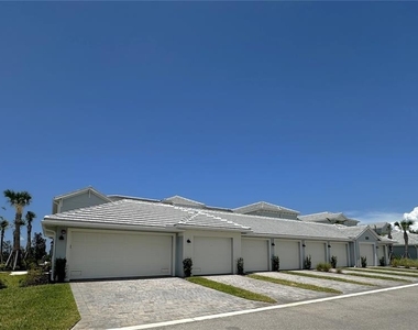 14241 Heritage Landing Boulevard - Photo Thumbnail 17
