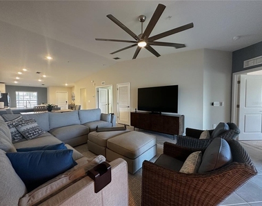 14241 Heritage Landing Boulevard - Photo Thumbnail 4