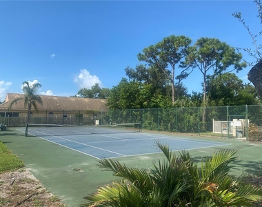 5712 34th Court W - Photo Thumbnail 23